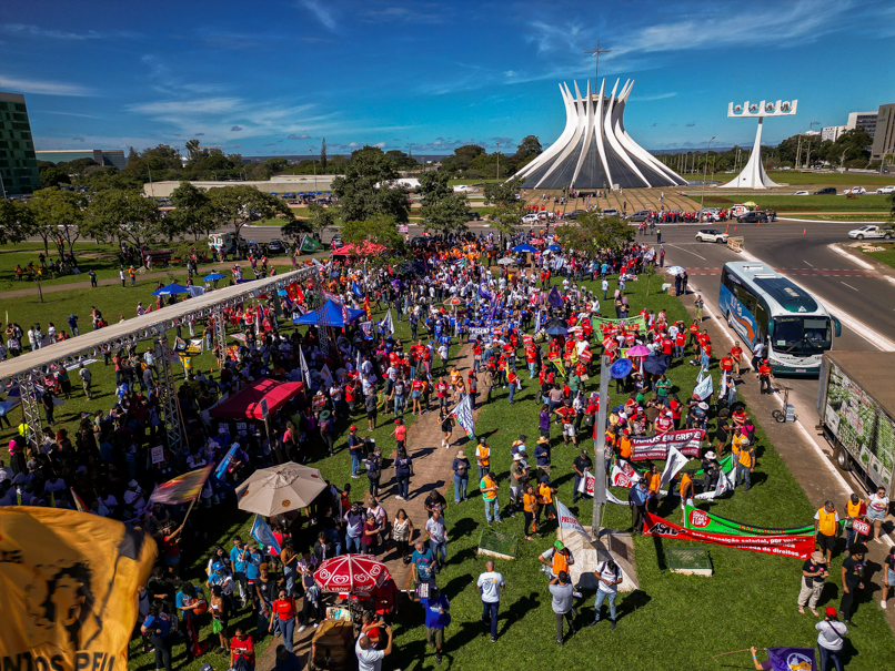 Manifestação na Esplanada reúne 10 mil servidoras e servidores na 'Marcha a Brasília'